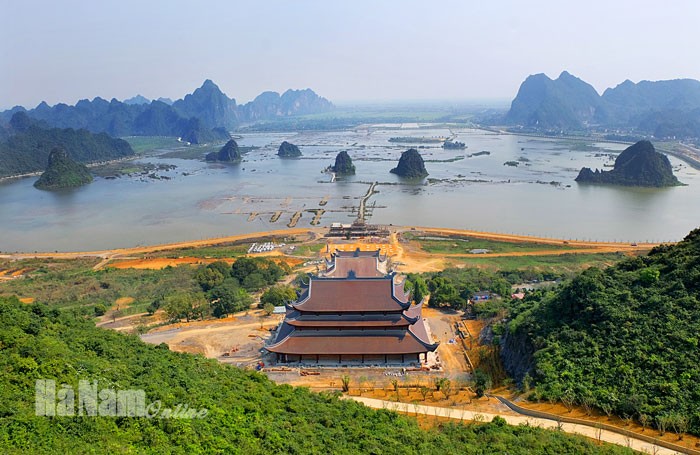 Khối thiên thạch "Mảnh ghép Mặt trăng" sẽ được tặng lại cho chùa Tam Chúc. (Ảnh: Internet) Khối thiên thạch "Mảnh ghép Mặt trăng" sẽ được tặng lại cho chùa Tam Chúc. (Ảnh: Internet)