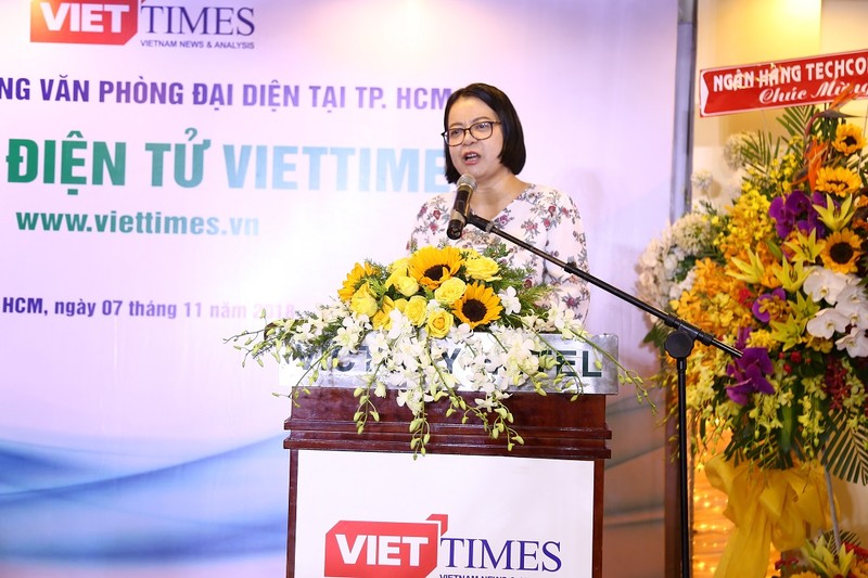 Phó Giám đốc Sở Thông tin và Truyền thông Tp. HCM Võ Thị Trung Trinh khẳng định tôn chỉ, mục đích và định hướng phát triển VietTimes rất phù hợp với định hướng phát triển của Tp. HCM. Thành phố chào mừng việc VietTimes đặt văn phòng đại diện tại địa bàn. Phó Giám đốc Sở Thông tin và Truyền thông Tp. HCM Võ Thị Trung Trinh khẳng định tôn chỉ, mục đích và định hướng phát triển VietTimes rất phù hợp với định hướng phát triển của Tp. HCM. Thành phố chào mừng việc VietTimes đặt văn phòng đại diện tại địa bàn.