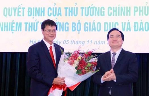 Bộ trưởng GD&ĐT trao Quyết định cho tân Thứ trưởng Lê Hải An. Bộ trưởng GD&ĐT trao Quyết định cho tân Thứ trưởng Lê Hải An.
