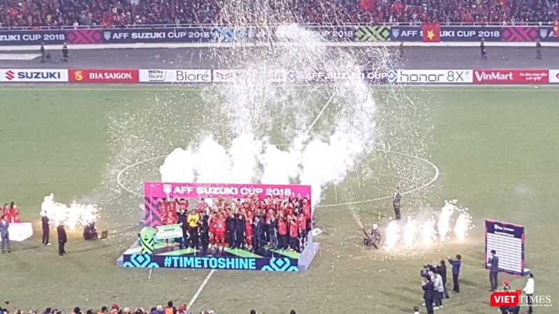 Từ SVĐ Mỹ Đình trong khoảnh khắc đăng quang AFF Cup 2018 của ĐTQG Việt Nam.