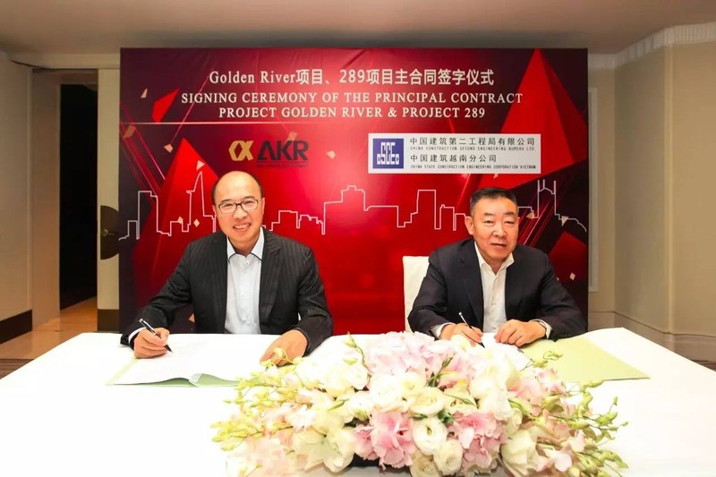 Chủ tịch Công ty AKR Việt Nam Wang Weixin ký hợp đồng nguyên tắc với đối tác về hai dự án tại Tp. HCM. Logo của AKR cũng được cách điệu theo ký hiệu alpha. (Ảnh: Internet) Chủ tịch Công ty AKR Việt Nam Wang Weixin ký hợp đồng nguyên tắc với đối tác về hai dự án tại Tp. HCM. Logo của AKR cũng được cách điệu theo ký hiệu alpha. (Ảnh: Internet)