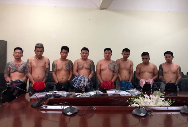 Cảnh sát vây bắt băng cho vay nặng lãi khi vừa xuống Tân Sơn Nhất ảnh 1 Canh sat vay bat bang cho vay nang lai khi vua xuong Tan Son Nhat hinh anh 1