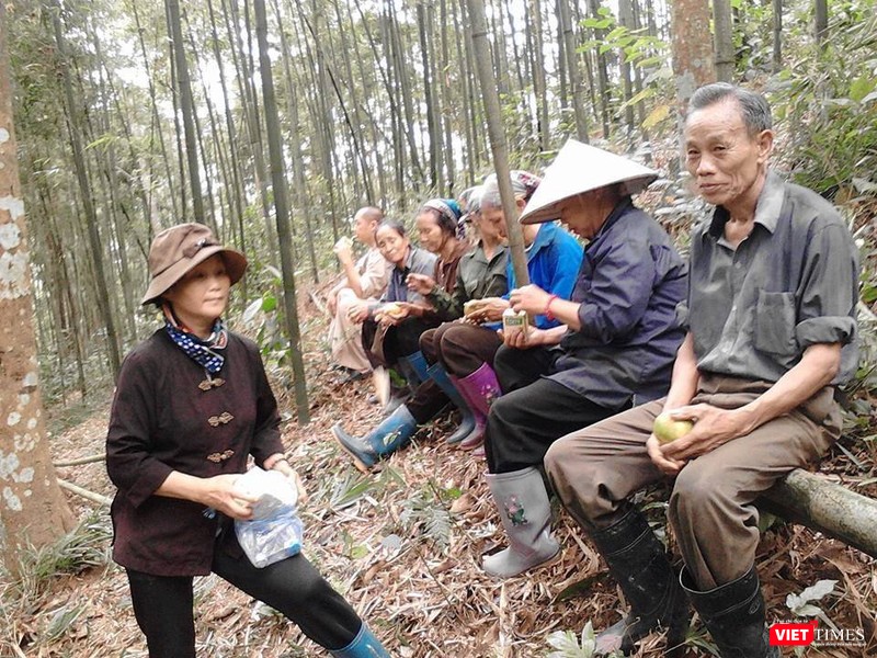 Thầy Kiểm cùng bà con vượt khó dựng chùa.