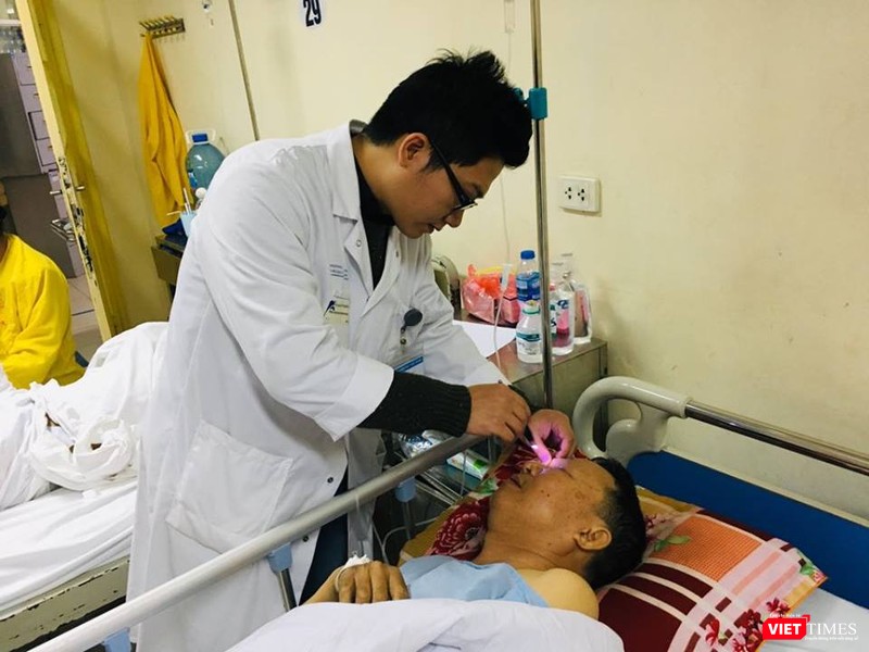 Cấp cứu bệnh nhân bị tai nạn giao thông.