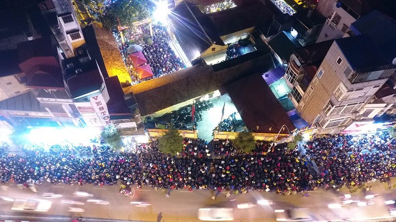 Hình ảnh ấn tượng về lễ dâng sao giải hạn ở một ngôi chùa tại Hà Nội mới đây. (Nguồn ảnh: Zing) Hình ảnh ấn tượng về lễ dâng sao giải hạn ở một ngôi chùa tại Hà Nội mới đây. (Nguồn ảnh: Zing)