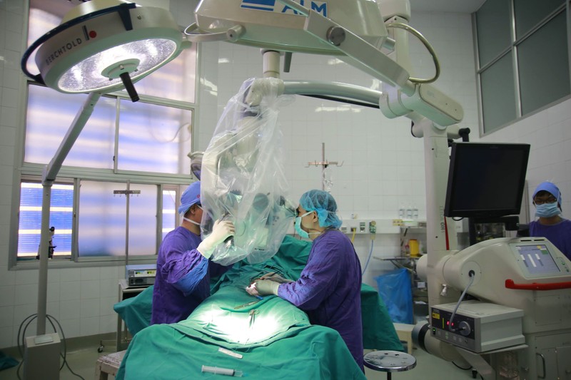 Ca phẫu thuật ghép nối “cậu nhỏ” cho nam bệnh nhân. (Ảnh: BVVĐ)