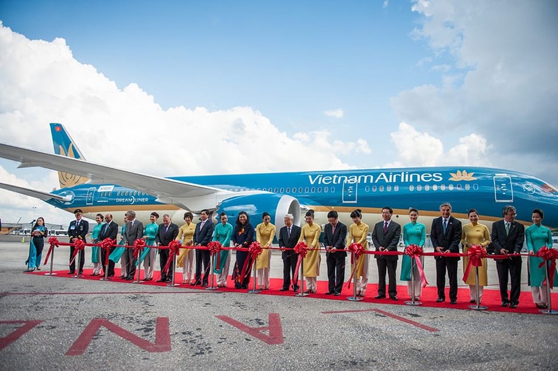 VNA cắt băng khai thác dòng Boeing 787-9. (Ảnh: Boeing) VNA cắt băng khai thác dòng Boeing 787-9. (Ảnh: Boeing)