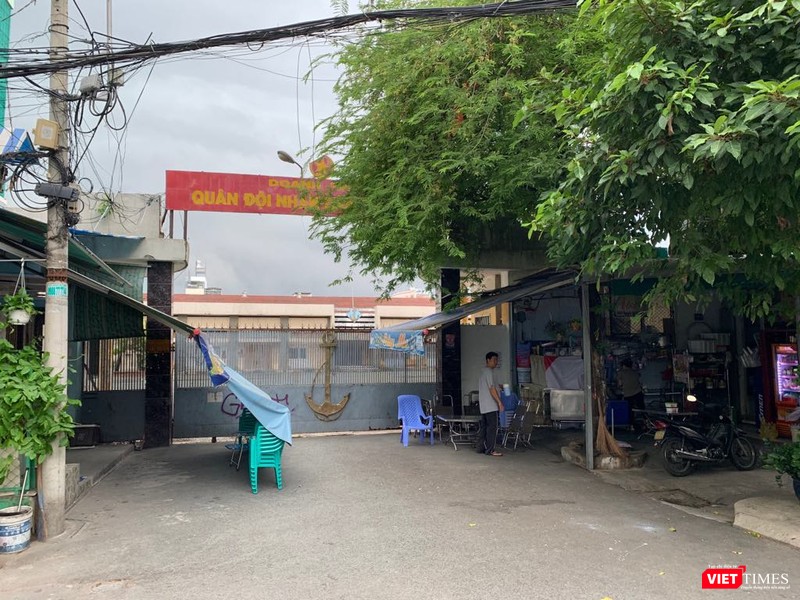 Theo văn bản được ký bởi Đô đốc Hải quân Nguyễn Văn Hiến vào cuối năm 2015, CTCP Bất động sản Bản Việt đã "liên hệ làm việc với Quân chủng Hải Quân từ tháng 4 năm 2013 đến nay và luôn thể hiện quyết tâm, mong muốn được thực hiện triển khai dự án đầu tư trên khu đất số 448B Nguyễn Tất Thành theo trình tự quy định của pháp luật”. Theo văn bản được ký bởi Đô đốc Hải quân Nguyễn Văn Hiến vào cuối năm 2015, CTCP Bất động sản Bản Việt đã "liên hệ làm việc với Quân chủng Hải Quân từ tháng 4 năm 2013 đến nay và luôn thể hiện quyết tâm, mong muốn được thực hiện triển khai dự án đầu tư trên khu đất số 448B Nguyễn Tất Thành theo trình tự quy định của pháp luật”.