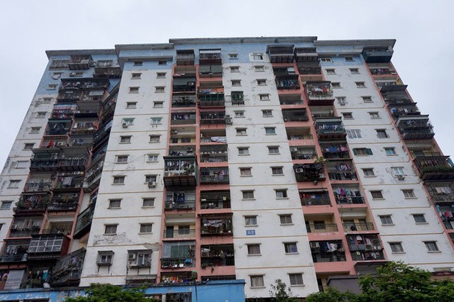 Nỗi khổ người mua chung cư: Mua dễ, bán “khó như…lên trời” - Ảnh 1. Nỗi khổ người mua chung cư: Mua dễ, bán “khó như…lên trời” - Ảnh 1.