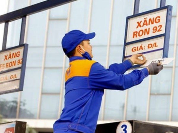 “Cú hích” ngoài dự báo cho chính sách kích thích tài khóa ảnh 3  Giá xăng, dầu đồng loạt giảm sâu