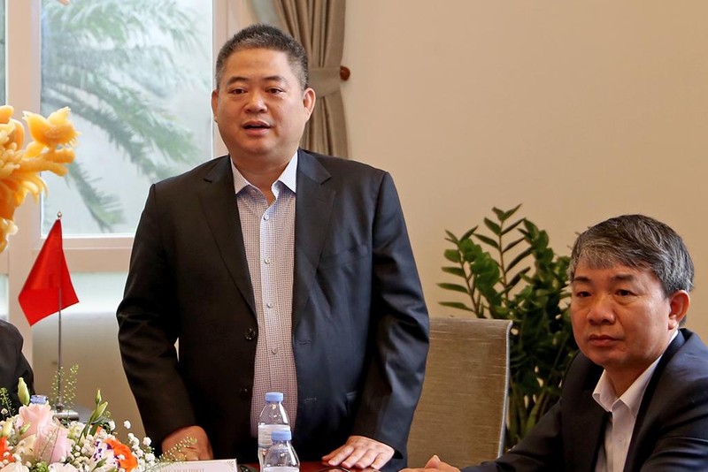 "Đại gia" Nguyễn Văn Thiện - Chủ tịch HĐQT Xuân Thiện Group (đứng). "Đại gia" Nguyễn Văn Thiện - Chủ tịch HĐQT Xuân Thiện Group (đứng).