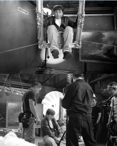 Trong phim "Mười hai con giáp", Thành Long bị thương ở chân khi dây cáp bị đứt.