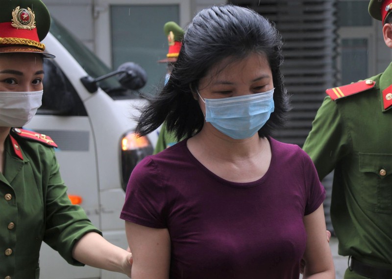 Bị cáo Nguyễn Thị Bích Hằng - người lập báo cáo thuế cho Nhật Cường. Phát lộ phần mềm bí mật thể hiện lợi nhuận ‘khủng’ của Nhật Cường ảnh 1