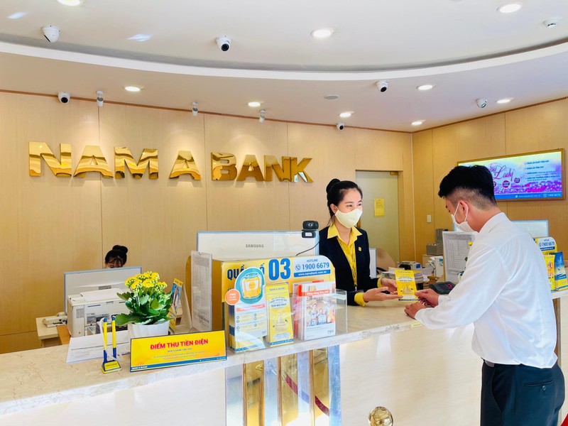 Khách hàng mở tài khoản tại Nam A Bank.