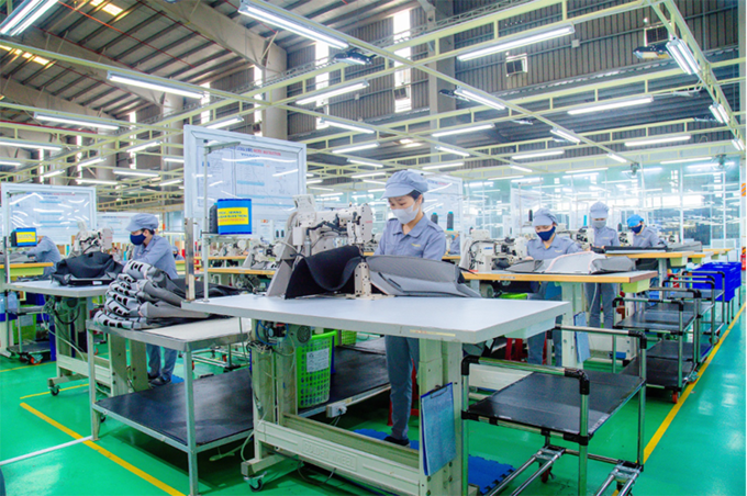 Khu vực may áo ghế da tại nhà máy Thaco Auto.