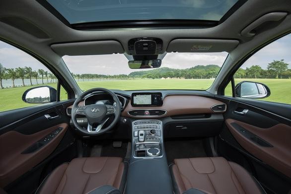 Không gian nội thất sang trọng, bắt mắt Hyundai Santa Fe 2021 chính thức ra mắt tại Việt Nam, giá từ 1,030 tỉ đồng - Ảnh 3.