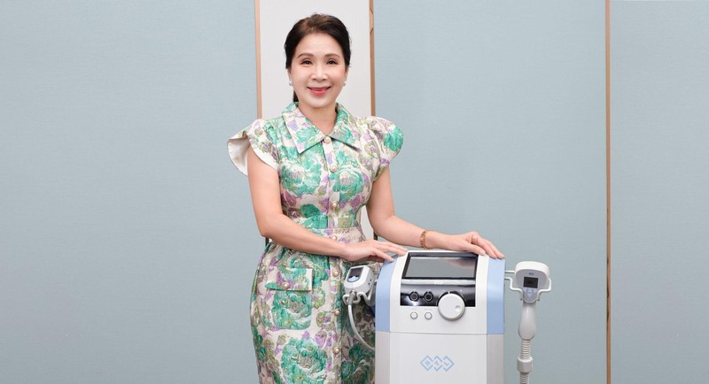 Nữ diễn viên khoe vóc dáng thon gọn sau khi trải nghiệm công nghệ giảm mỡ Exilis Ultra 360 Nữ diễn viên khoe vóc dáng thon gọn sau khi trải nghiệm công nghệ giảm mỡ Exilis Ultra 360