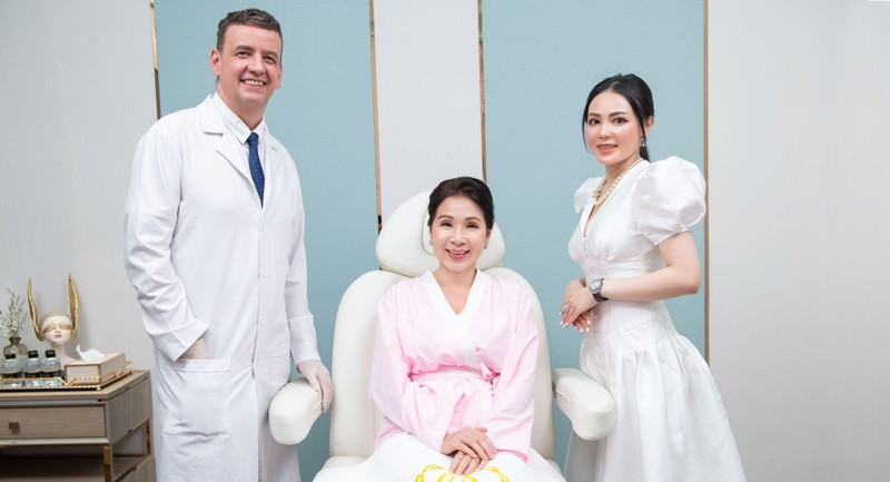 Nghệ sĩ Kim Xuân tin tưởng chọn Linh Anh làm nơi “nâng cấp” nhan sắc toàn diện Nghệ sĩ Kim Xuân tin tưởng chọn Linh Anh làm nơi “nâng cấp” nhan sắc toàn diện
