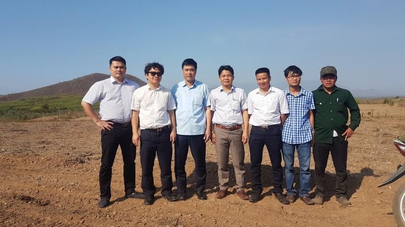 Ông Nguyễn Cao Sơn (thứ ba từ trái sang) - (Nguồn: Hoàng Sơn Group) Ông Nguyễn Cao Sơn (thứ ba từ trái sang) - (Nguồn: Hoàng Sơn Group)