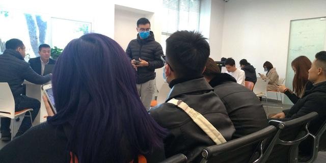 &quot;Xếp hàng&quot; chờ mở tài khoản