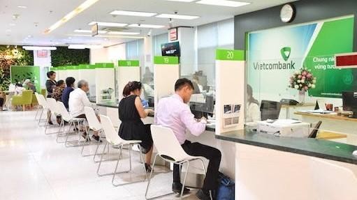 Khách hàng giao dịch tại các chi nhánh của Vietcombank. Ảnh: Web Vietcombank. Khách hàng giao dịch tại các chi nhánh của Vietcombank. Ảnh: Web Vietcombank.