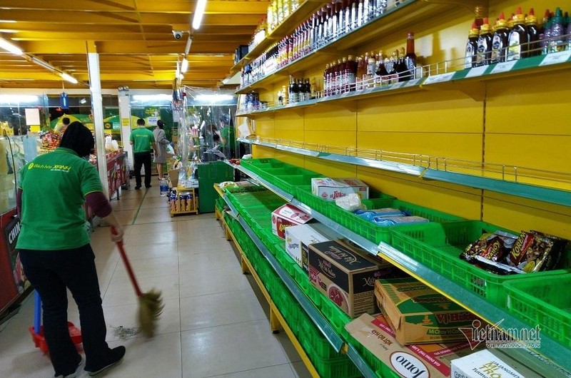 Tình trạng “cháy” hàng sớm tại một siêu thị Tình trạng “cháy” hàng sớm tại một siêu thị