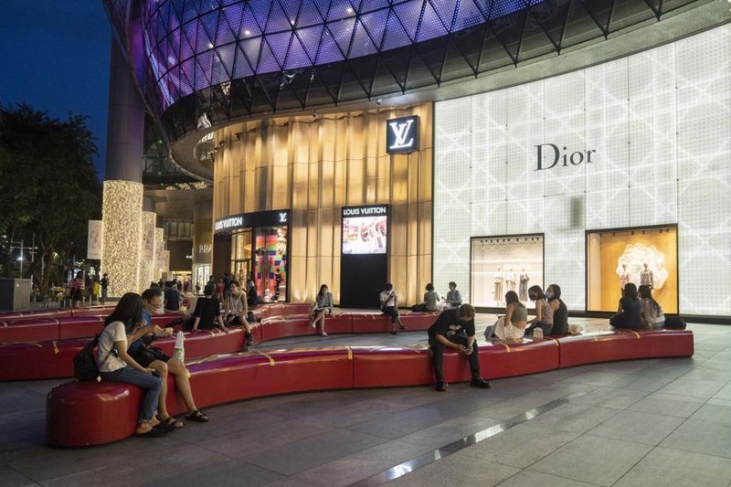Một khu mua sắm ở Đại lộ Orchard, Singapore - Ảnh: Bloomberg. Một khu mua sắm ở Đại lộ Orchard, Singapore - Ảnh: Bloomberg.