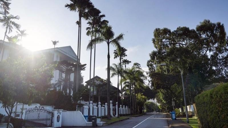 Biệt thự ở khu Caldecott Hill, một khu nhà giàu của Singapore - Ảnh: Bloomberg.