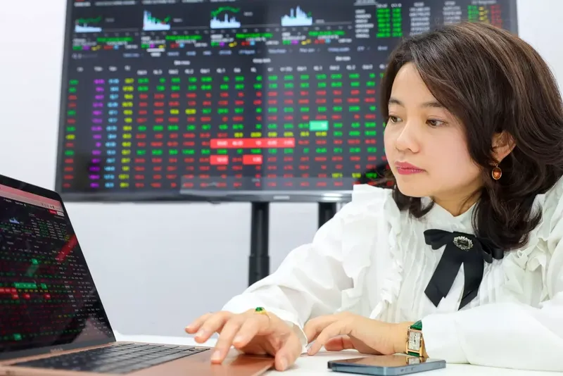 Thị trường chứng khoán sẽ được quản lý chặt chẽ hơn. Thị trường chứng khoán sẽ được quản lý chặt chẽ hơn.