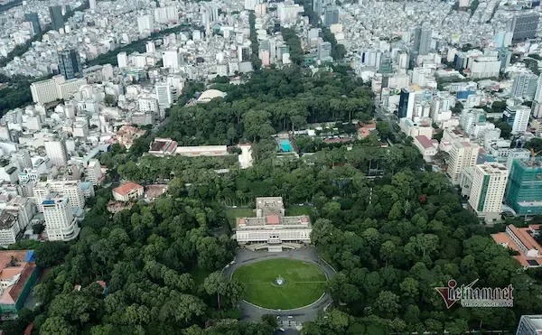 Chúng ta hay nói về tiềm năng phát triển lớn, nhất là về nhân lực tài năng, dân tộc thông minh nhưng rồi vẫn dựa chủ yếu vào đất đai Chúng ta hay nói về tiềm năng phát triển lớn, nhất là về nhân lực tài năng, dân tộc thông minh nhưng rồi vẫn dựa chủ yếu vào đất đai