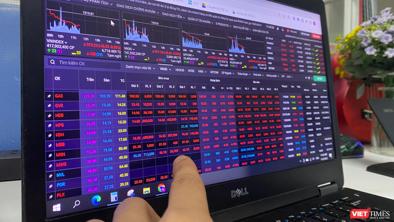 Chứng khoán ‘đỏ lửa’, VN-Index mất mốc 980 điểm