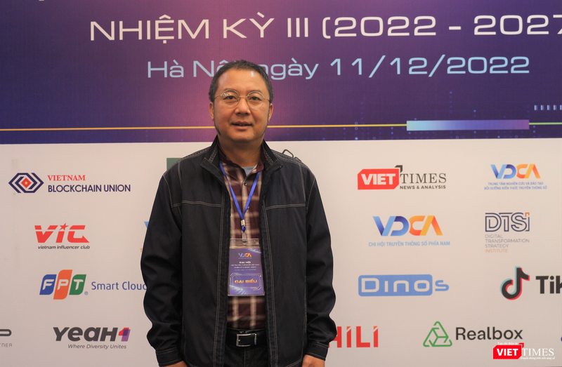 Nhà báo Hoàng Tư Giang - Trưởng Ban Tuần Việt Nam, báo VietNamnet, tân Ủy viên Ban Thường vụ VDCA. Nhà báo Hoàng Tư Giang - Trưởng Ban Tuần Việt Nam, báo VietNamnet, tân Ủy viên Ban Thường vụ VDCA.