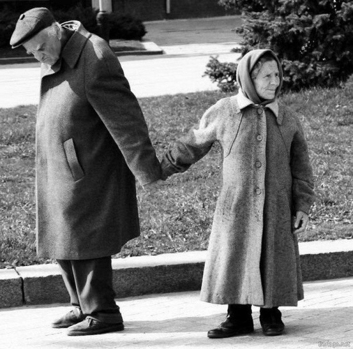 “Khi ở bên nhau suốt đời nhưng bạn vẫn còn tinh nghịch một chút.” “Khi ở bên nhau suốt đời nhưng bạn vẫn còn tinh nghịch một chút.”