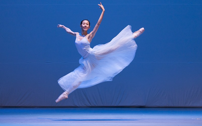 Trần Hoàng Yến không chịu chấp nhận số phận và đã vượt qua cơn đau tràn dịch đầu gối một cách kỳ diệu Trần Hoàng Yến không chịu chấp nhận số phận và đã vượt qua cơn đau tràn dịch đầu gối một cách kỳ diệu