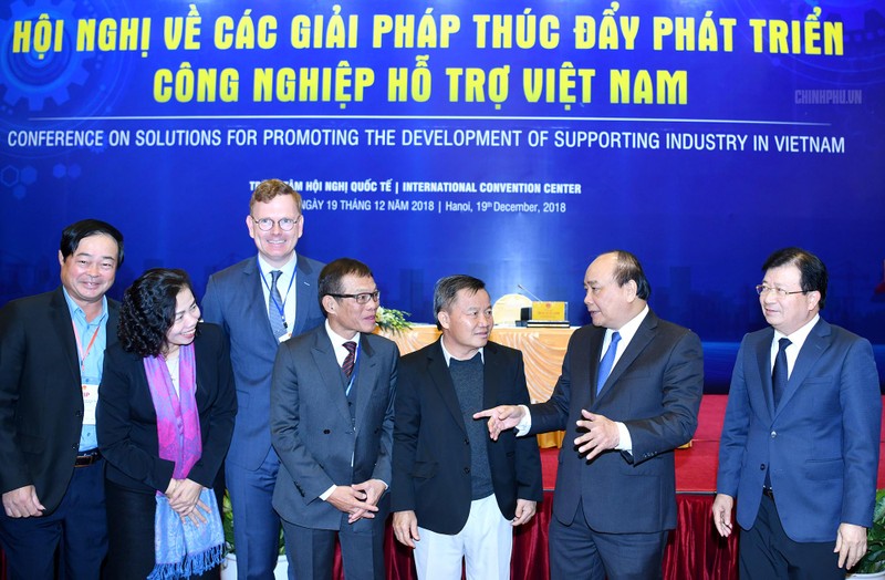 Thủ tướng bày tỏ mong muốn Việt Nam cần phải đón bắt sự chuyển hướng của các nhà đầu tư, các nhà sản xuất để Việt Nam thành một công xưởng sản xuất, có thể của châu Á Thủ tướng bày tỏ mong muốn Việt Nam cần phải đón bắt sự chuyển hướng của các nhà đầu tư, các nhà sản xuất để Việt Nam thành một công xưởng sản xuất, có thể của châu Á