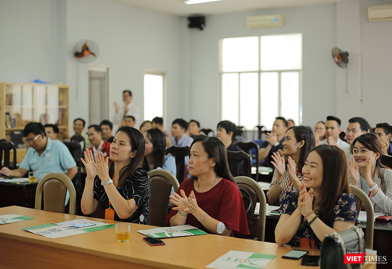 Cộng đồng doanh nghiệp TP.HCM hào hứng lắng nghe những phân tích về triển vọng kinh tế và dự báo xu thế từ các chuyên gia