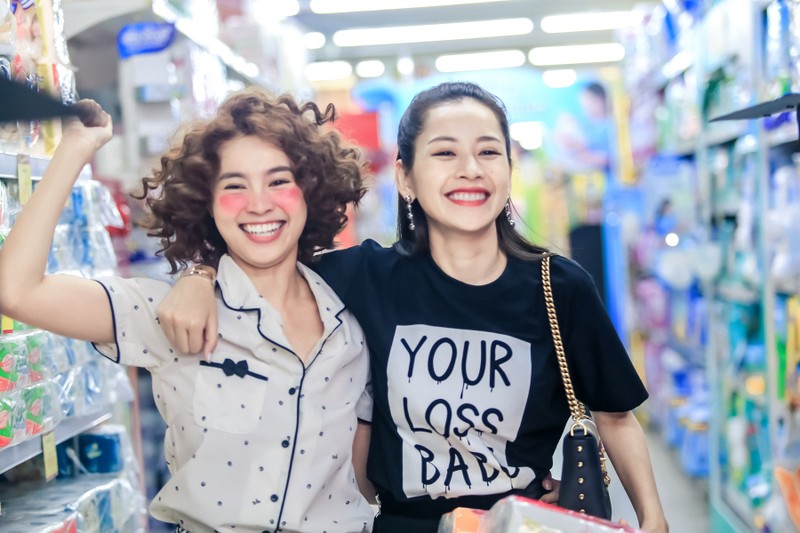 Ninh Dương Lan Ngọc (trái) và Chi Pu (phải) Ninh Dương Lan Ngọc (trái) và Chi Pu (phải)