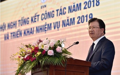 Phó Thủ tướng Trịnh Đình Dũng phát biểu tại Hội nghị triển khai nhiệm vụ năm 2018 của Tập đoàn Điện lực (EVN) ngày 3/1 (Ảnh: VPG) Phó Thủ tướng Trịnh Đình Dũng phát biểu tại Hội nghị triển khai nhiệm vụ năm 2018 của Tập đoàn Điện lực (EVN) ngày 3/1 (Ảnh: VPG)