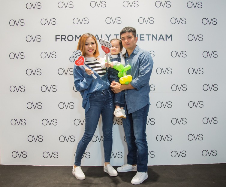 Vân Trang khoe vẻ đẹp không tuổi tại sự kiện cùng chồng và con gái