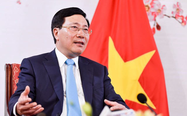 Phó Thủ tướng Phạm Bình Minh khẳng định chiến thắng của đội tuyển Việt trên sân cỏ đã đưa tên tuổi Việt Nam lên một vị thế mới trong lòng bạn bè quốc tế