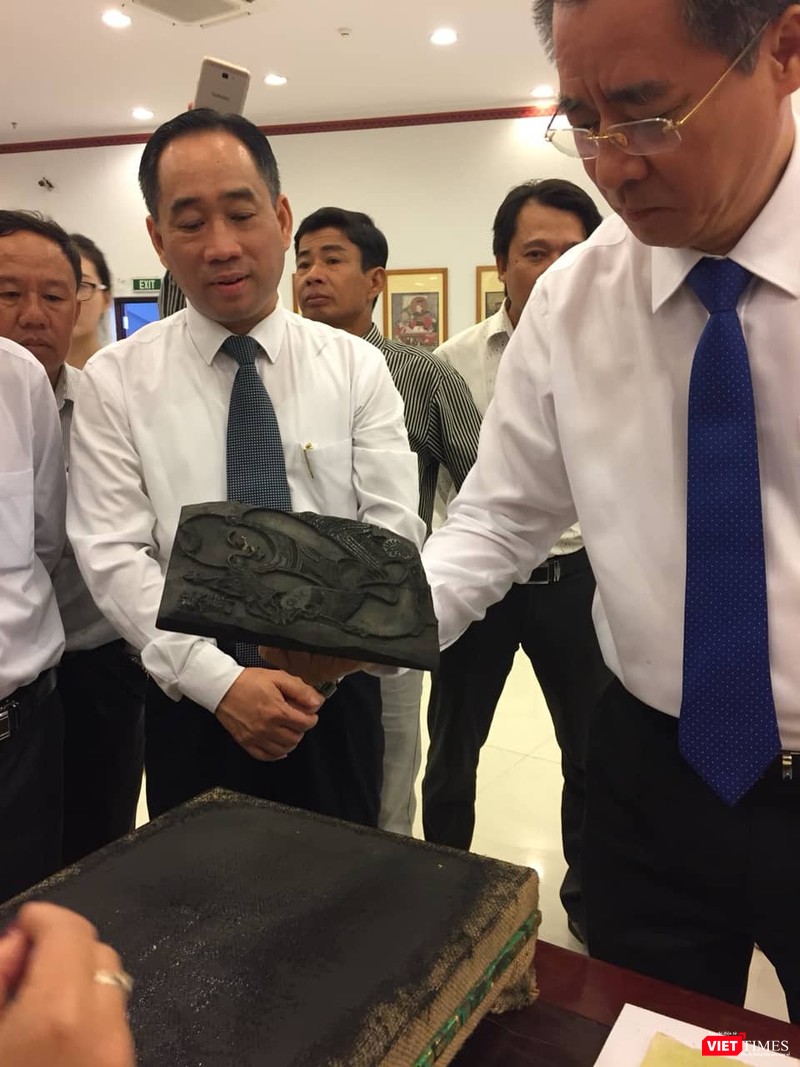 Màu được in lên giấy dó bằng các bản khắc gỗ độc đáo Màu được in lên giấy dó bằng các bản khắc gỗ độc đáo