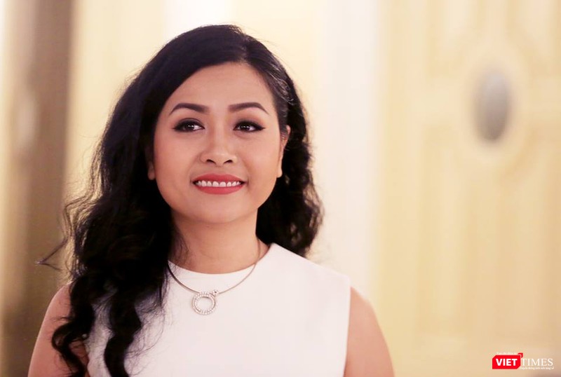 Trần Uyên Phương đang vươn lên trở thành gương mặt đại diện cho thế hệ lãnh đạo trẻ - công dân toàn cầu Trần Uyên Phương đang vươn lên trở thành gương mặt đại diện cho thế hệ lãnh đạo trẻ - công dân toàn cầu