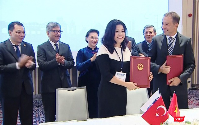 Bà Nguyễn Thị Thu Phương tham gia các Diễn đàn kinh tế thế giới