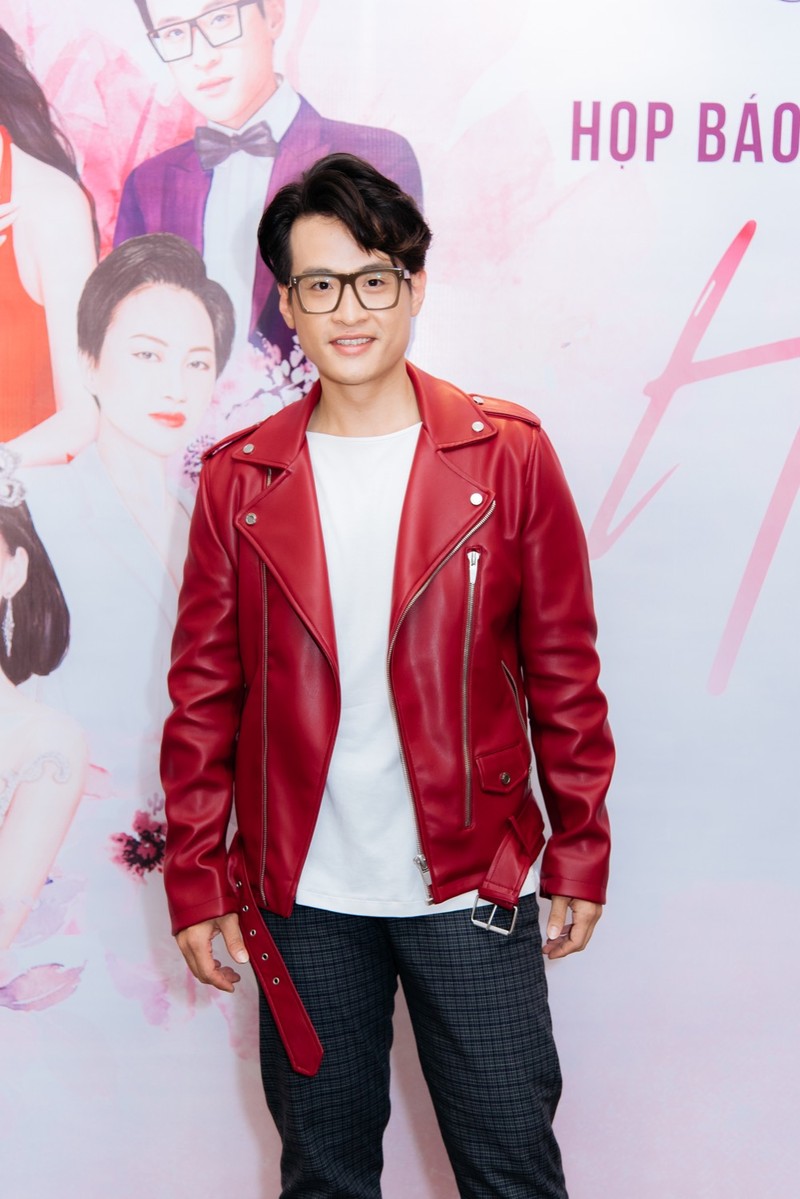 Chàng "hoàng tử" điển trai của sân khấu ca nhạc Hà Anh Tuấn Chàng "hoàng tử" điển trai của sân khấu ca nhạc Hà Anh Tuấn