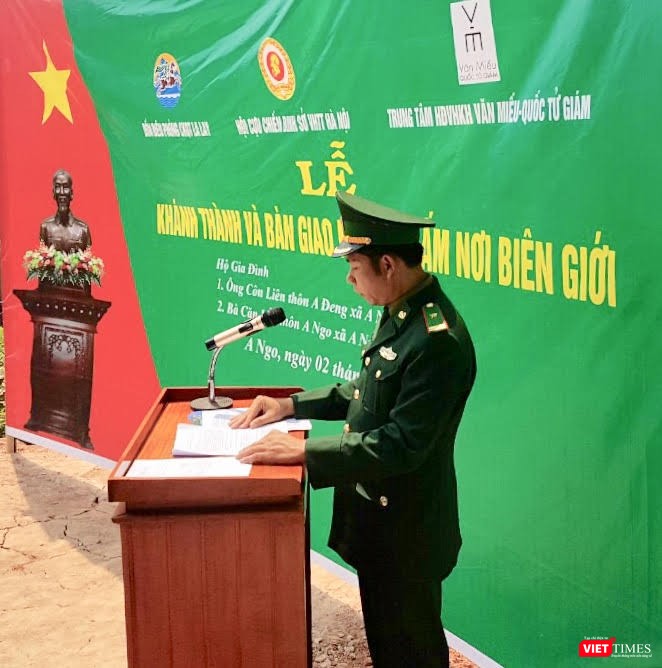 Đại diện cán bộ chiến sĩ Đồn Biên phòng Cửa khẩu quốc tế La Lay trong buổi lễ khánh thành và trao tặng mái ấm biên giới ngày 2/3 Đại diện cán bộ chiến sĩ Đồn Biên phòng Cửa khẩu quốc tế La Lay trong buổi lễ khánh thành và trao tặng mái ấm biên giới ngày 2/3