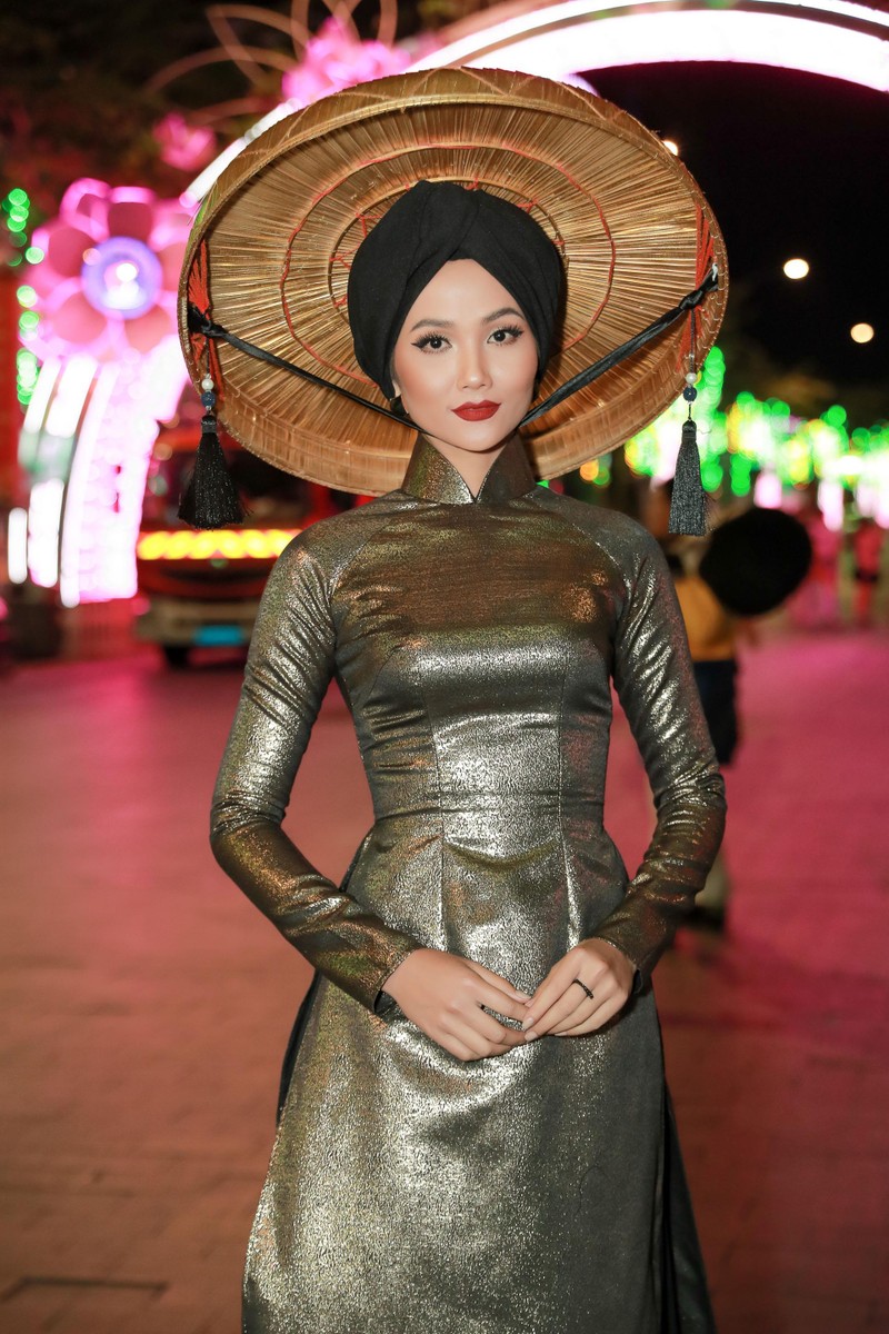 Hoa hậu nỗ lực quảng bá hình ảnh Việt Nam Hoa hậu nỗ lực quảng bá hình ảnh Việt Nam