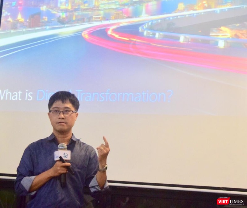 Ông Huỳnh Bảo Toàn, phụ trách kỹ thuật (Technical Evangelist) của Microsoft tại Việt Nam Ông Huỳnh Bảo Toàn, phụ trách kỹ thuật (Technical Evangelist) của Microsoft tại Việt Nam