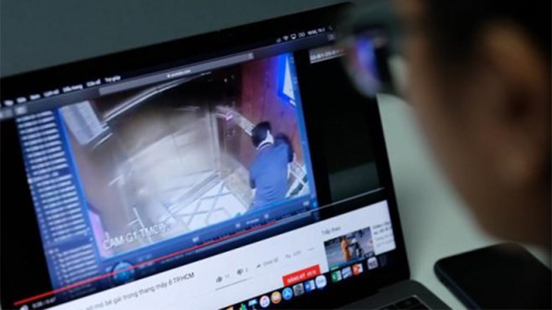 Các luật sư đều khẳng định video ghi lại đủ chứng cứ cấu thành tội dâm ô với người dưới 16 tuổi của ông Nguyễn Hữu Linh Các luật sư đều khẳng định video ghi lại đủ chứng cứ cấu thành tội dâm ô với người dưới 16 tuổi của ông Nguyễn Hữu Linh