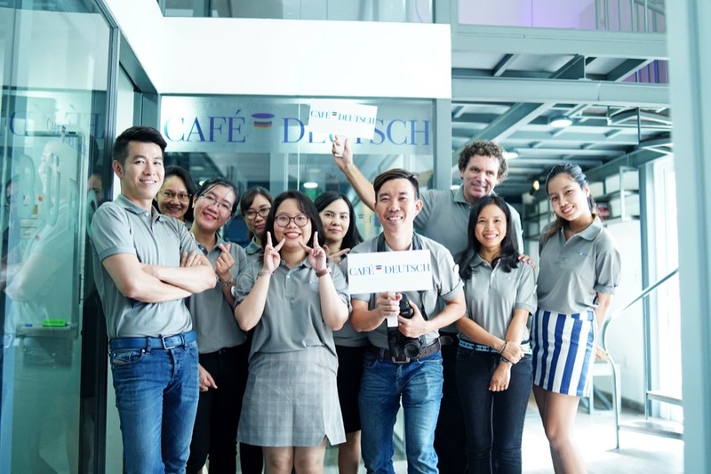 Học tiếng Đức “siêu tốc” cùng thầy Henning Hilbert, và học hát tiếng Đức cùng ca sĩ Hồ Trung Dũng