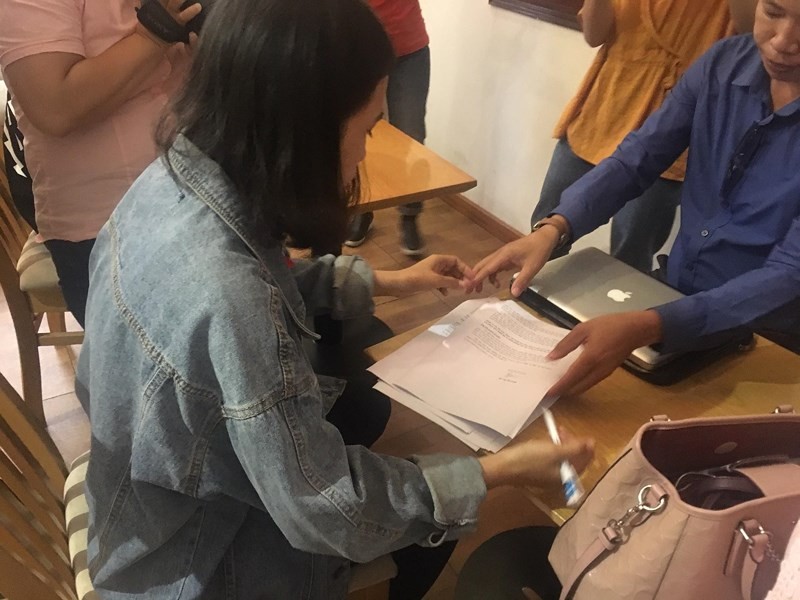 Nữ sinh H.L nộp đơn tố giác tội phạm tại Công Quân 7 ngày 12/6 (Ảnh: Minh Vương) Nữ sinh H.L nộp đơn tố giác tội phạm tại Công Quân 7 ngày 12/6